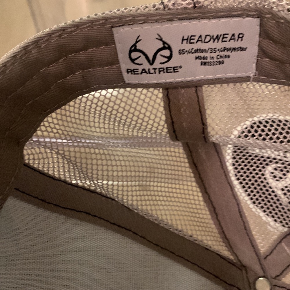 Realtree hat - Picture 4 of 4